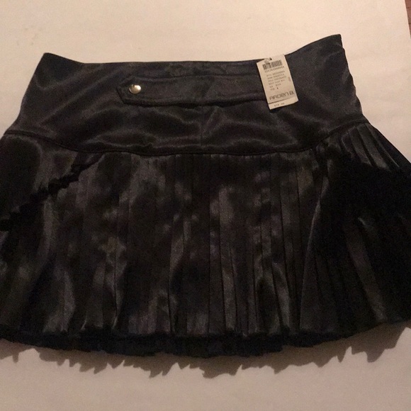 Arden B Dresses & Skirts - Knife pleat mini Skirt